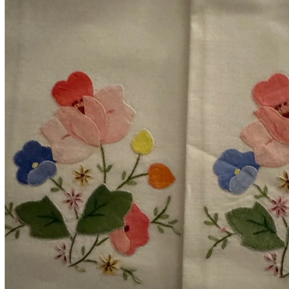 Vintage Hand Embroidered Floral Cotton Guest Towels Set of 2 Pink White 14x22